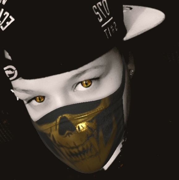 Meet your Posher, Whitney - Picture 1 of 1